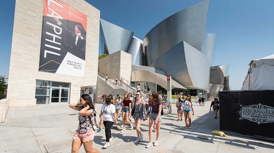 «Ӱҵ students in front of Disney Hall in downtown LA