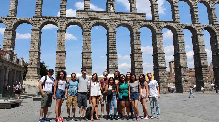 «Ӱҵ students on a course abroad in Europe