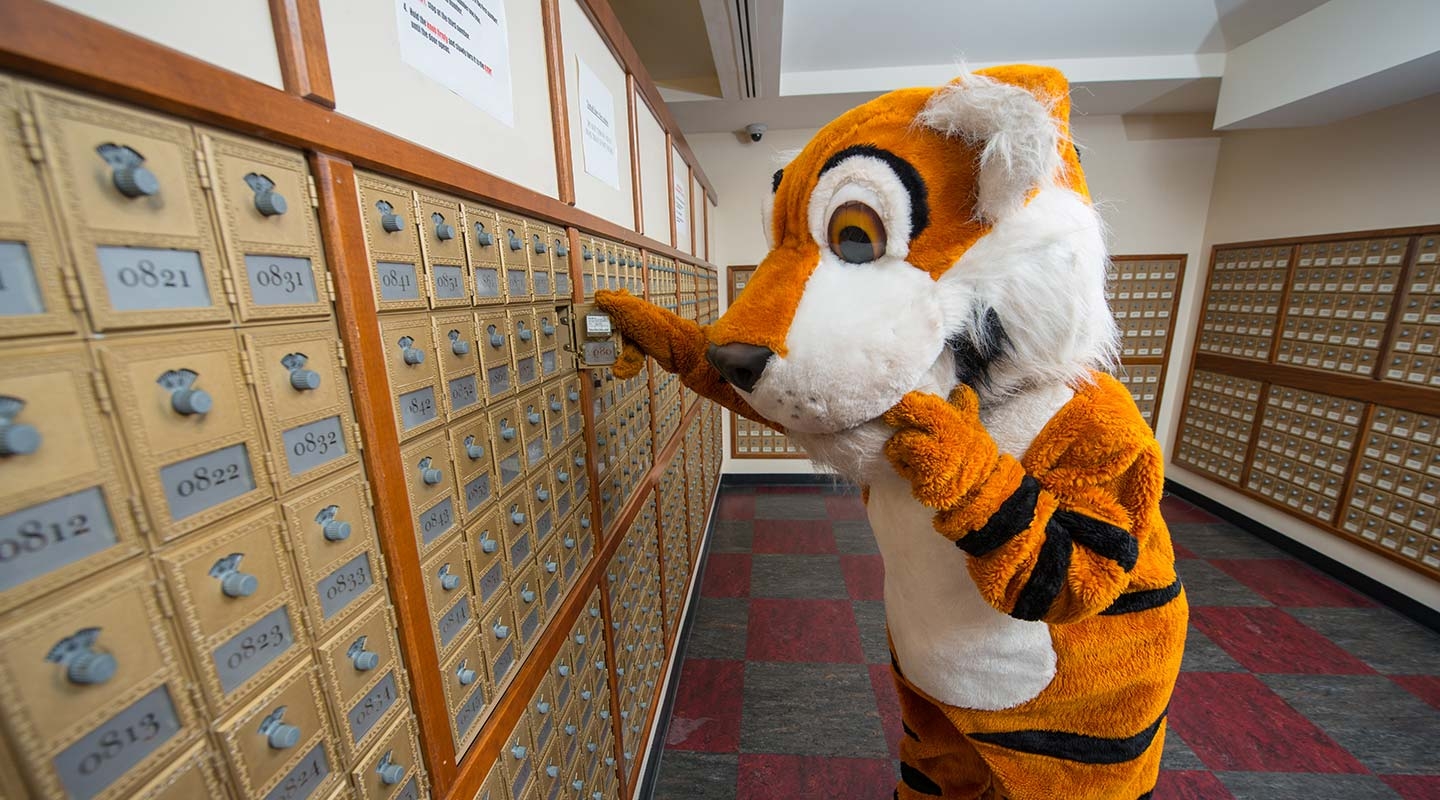 Oswald the Tiger checks his mail in «Ӱҵ's mailroom